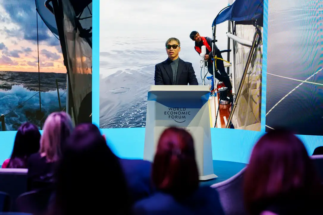 ダボス会議でスピーチ